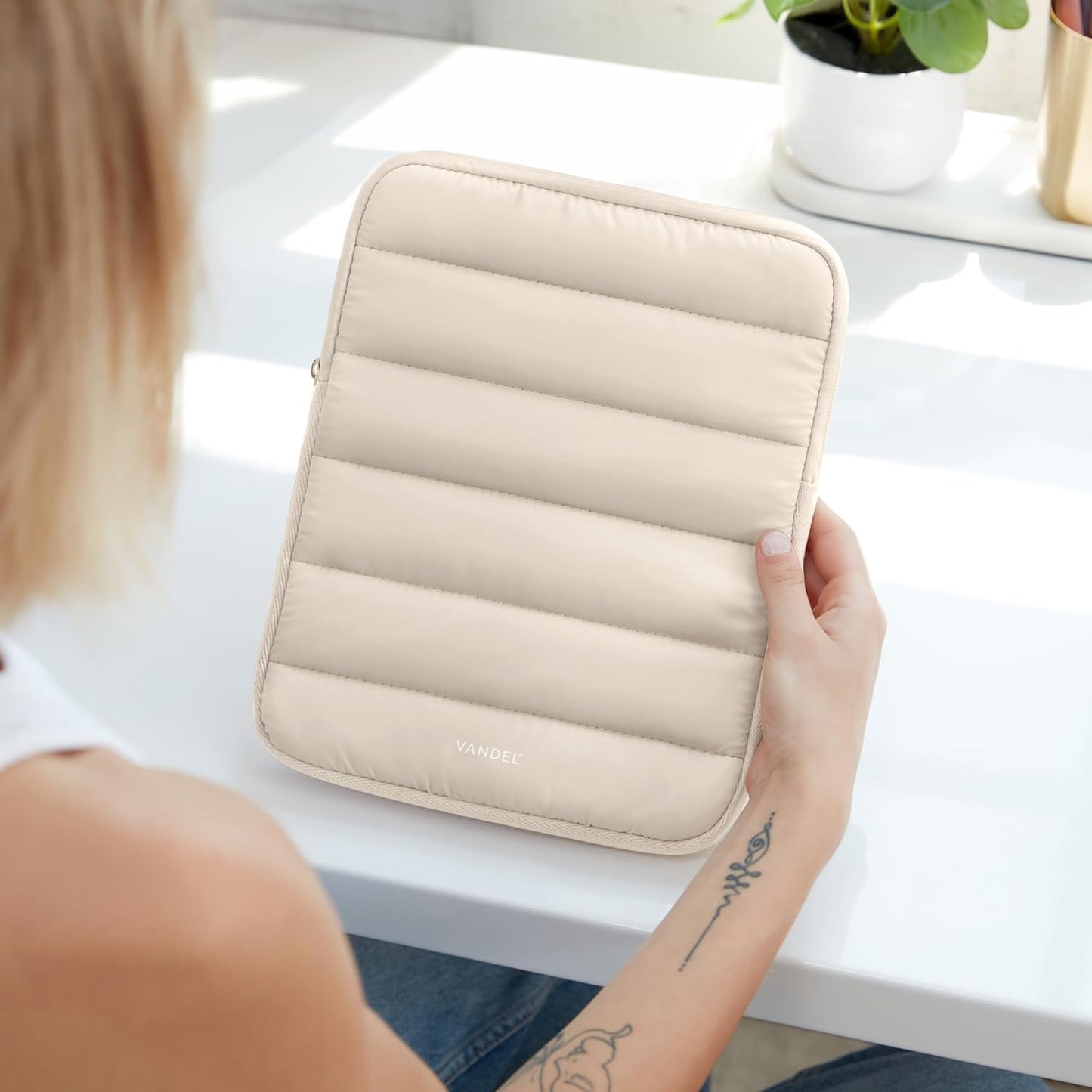 Vandel - The Original Puffy iPad Sleeve 9-11 Inch Tablet Sleeve, Beige i Pad Case for Women and Men, Cute iPad Air Pouch, 9 10 Inch, 11 Inch Bag