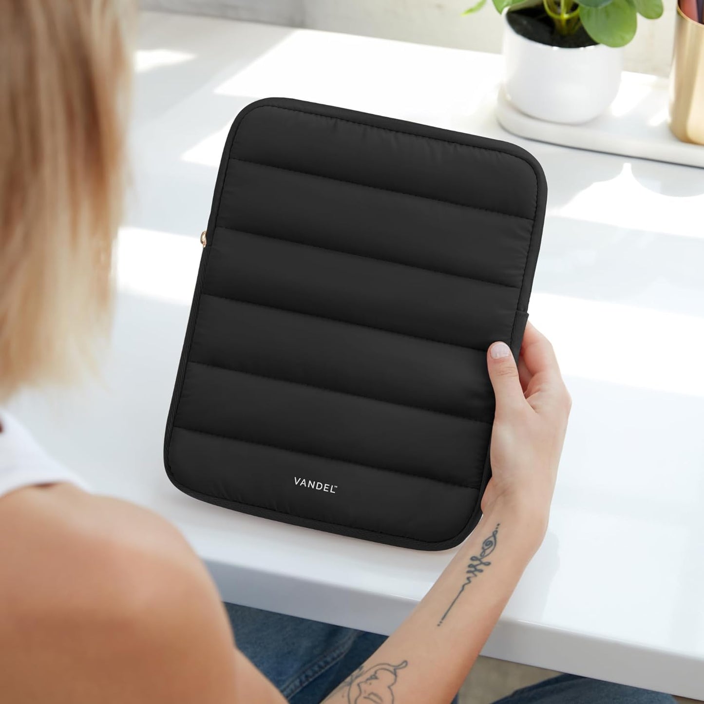 Vandel - The Original Puffy iPad Sleeve 9-11 Inch Tablet Sleeve, Black i Pad Case for Women and Men, Cute iPad Air Pouch, 9 10 Inch, 11 Inch Bag