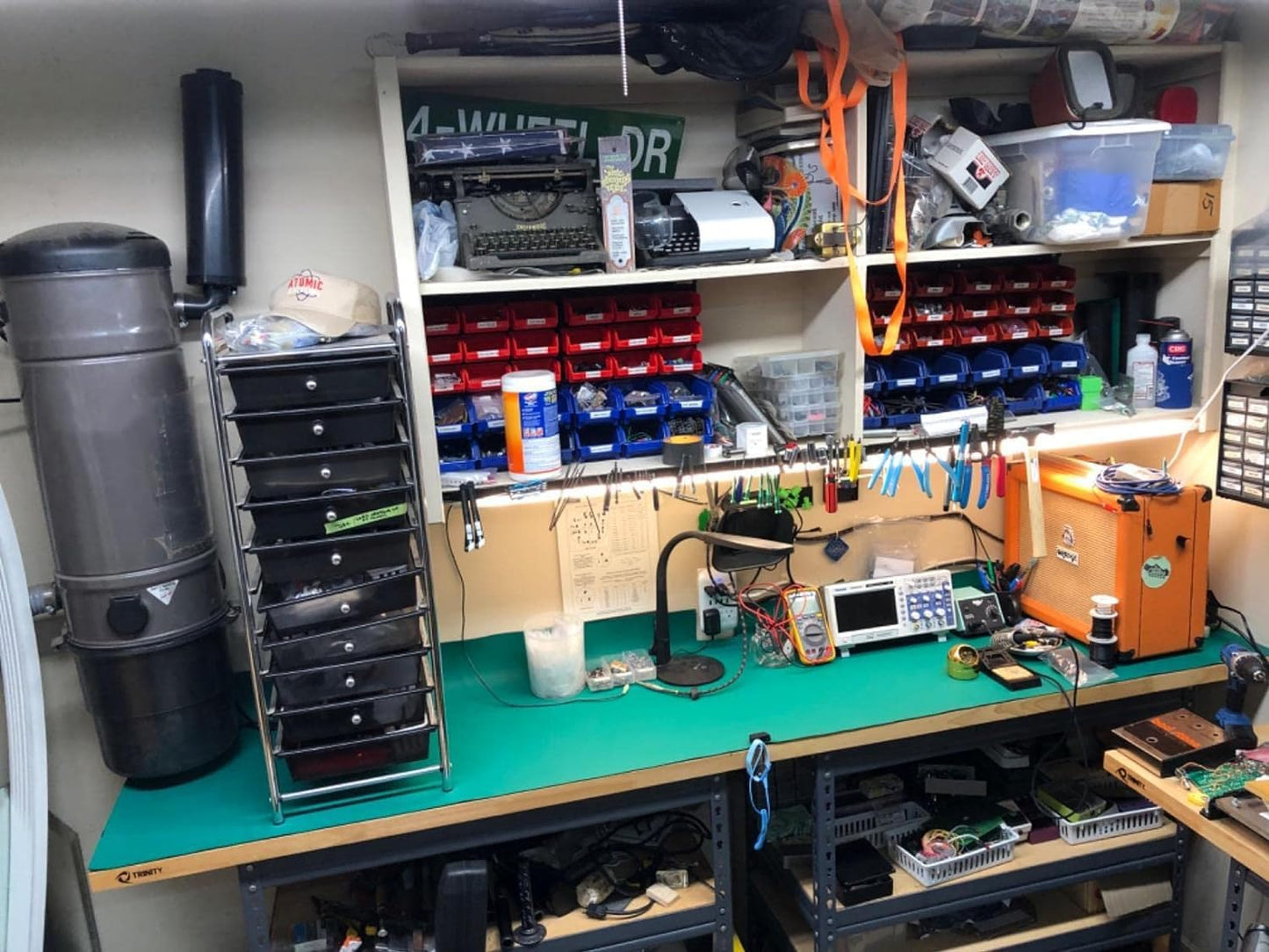 MYOYAY 23.6" x 118" Rubber ESD Soldering Mat Roll 0.08" Thick Anti-Static High Temperature Workbench Mat Electrical Grounding Desk Pad for Workstation Soldering Electronics Circuit Board Repair