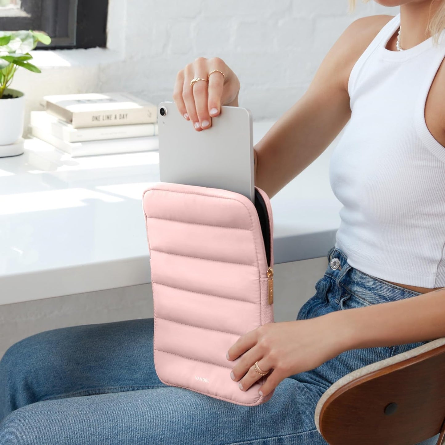 Vandel - The Original Puffy iPad Sleeve 9-11 Inch Tablet Sleeve, Pink i Pad Case for Women and Men, Cute iPad Air Pouch, 9 10 Inch, 11 Inch Bag